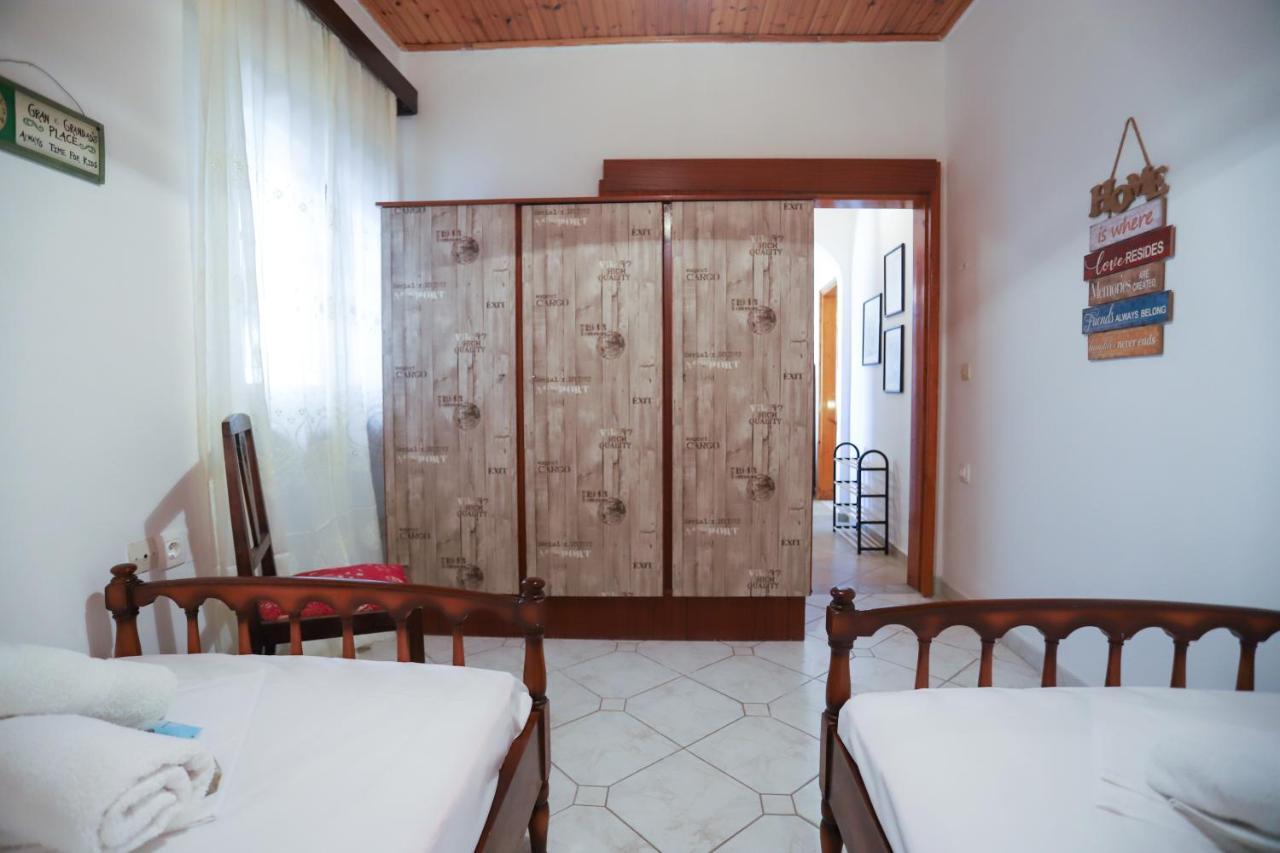 Family House At Corfu Town Apartment Bagian luar foto