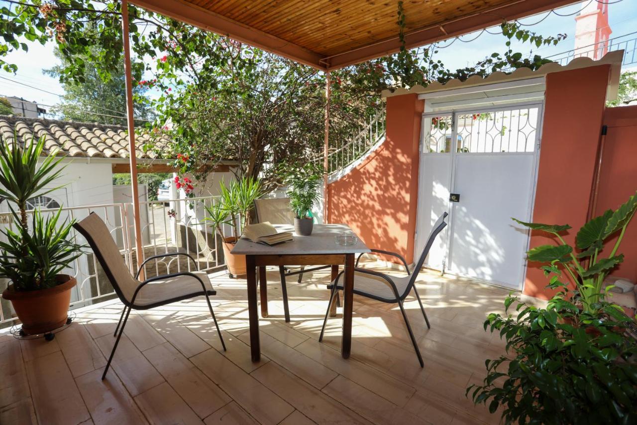 Family House At Corfu Town Apartment Bagian luar foto