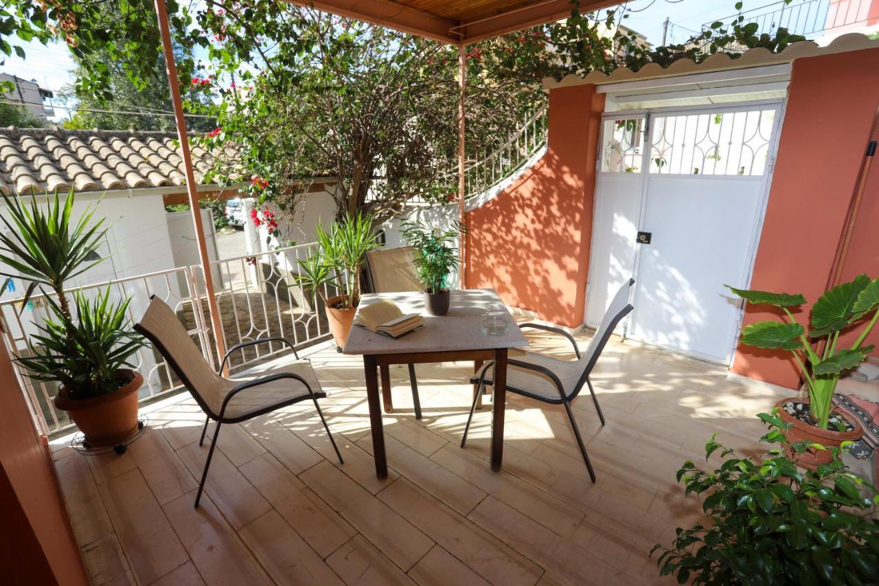 Family House At Corfu Town Apartment Bagian luar foto