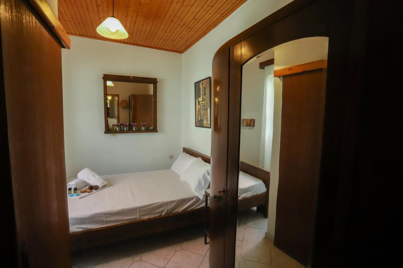 Family House At Corfu Town Apartment Bagian luar foto